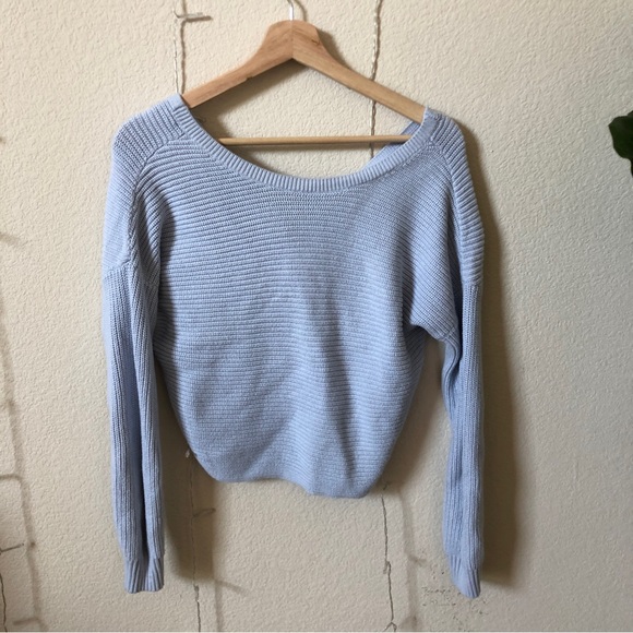 🚨HOLLISTER - Reversible Sweater - Picture 3 of 3